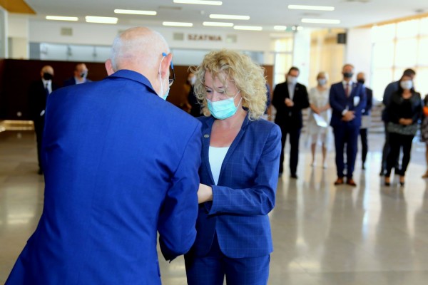 Click to zoom the picture.